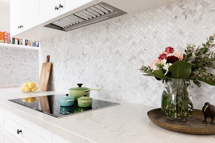 Helle Küche mit Kochinsel